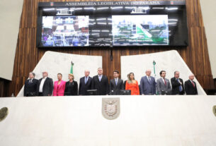 Solenidade ocorreu na noite desta segunda-feira (16), no Plenário da Assembleia Legislativa do Paraná.