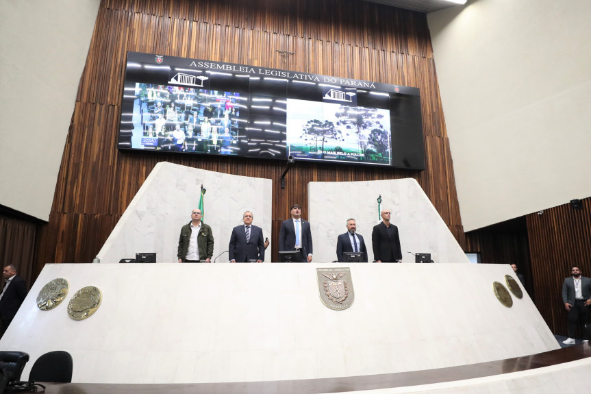 Solenidade lotou o Plenário da Assembleia Legislativa na noite desta segunda-feira (30).