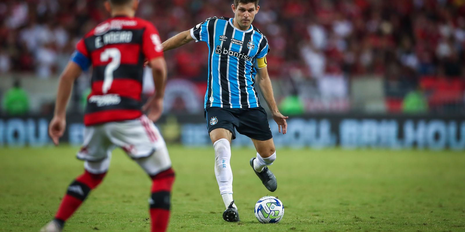 Em momentos opostos, Flamengo e Grêmio jogam em Porto Alegre