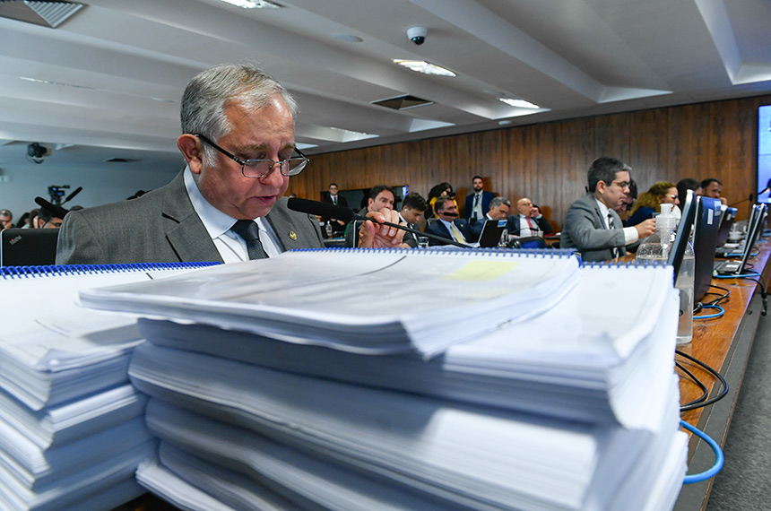 Senador Izalci Lucas (PSDB-DF) apresenta relatório alternativo sobre a CPMI.