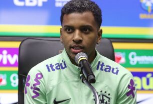 Rodrygo não espera jogo aberto contra o Uruguai, mas sim pressão