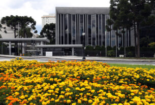 O evento ocorre no Plenário do Legislativo por proposição do presidente da Comissão de Orçamento, deputado Luiz Claudio Romanelli (PSD).