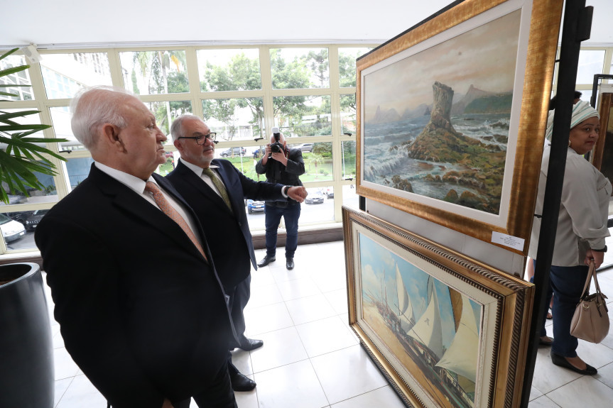 O presidente da Assembleia Legislativa do Paraná, deputado Ademar Traiano (PSD), participou da abertura da exposição