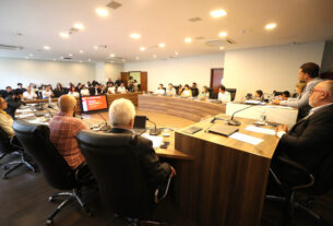 Reunião aconteceu no Auditório Legislativo, na manhã desta segunda-feira (13).