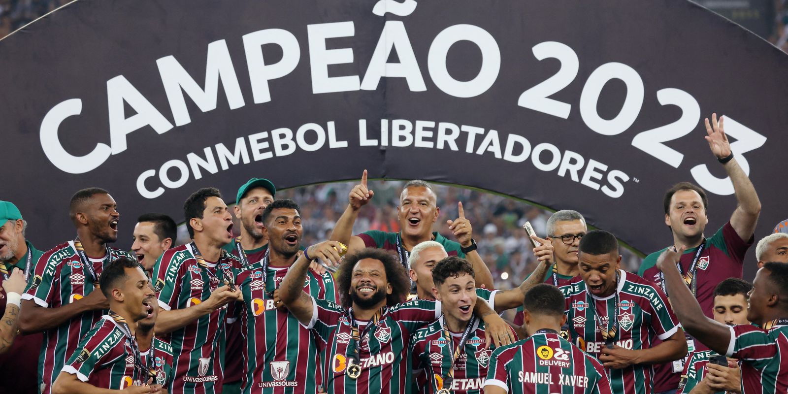 Fluminense derrota Boca Juniors na garra e fatura 1ª taça Libertadores