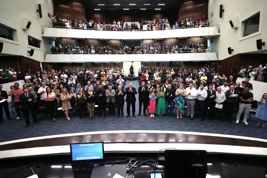 Solenidade lotou o Plenário da Assembleia Legislativa na noite desta terça-feira (5).