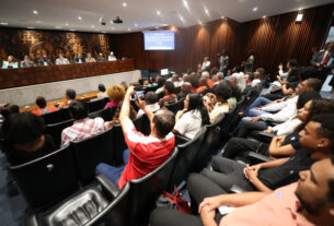 A solenidade é alusiva ao Dia Estadual da Consciência Negra. A proposição é do deputado Anibelli Neto (MDB). Mais de 50 pessoas foram agraciadas com o diploma.