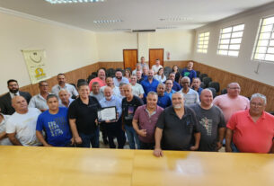A honraria foi entregue ao presidente José Aparecido Faleiros e a integrantes da diretoria da entidade.