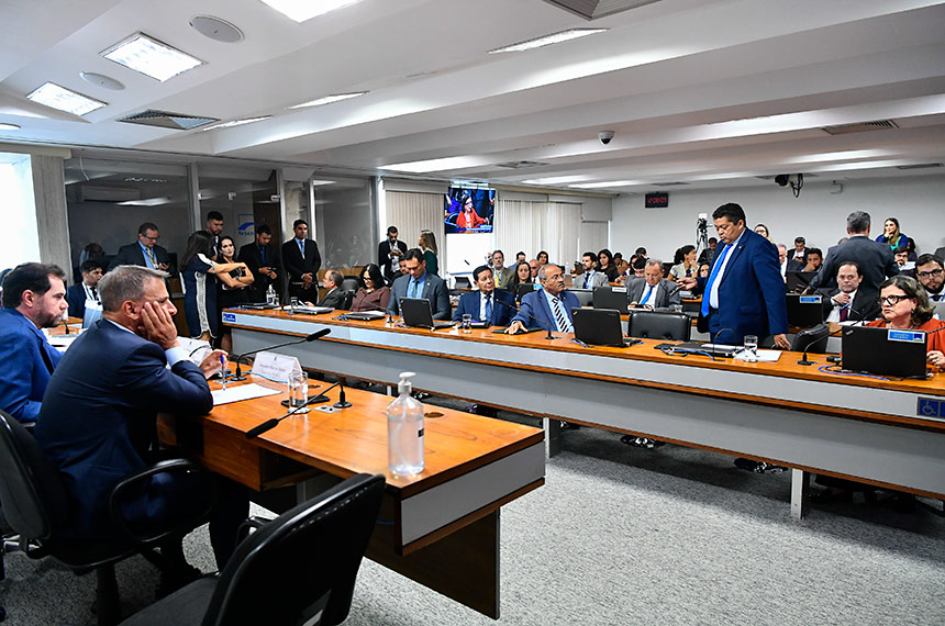 CPI das ONGs aprova relatório, que sugere seis projetos e um indiciamento — Senado Notícias