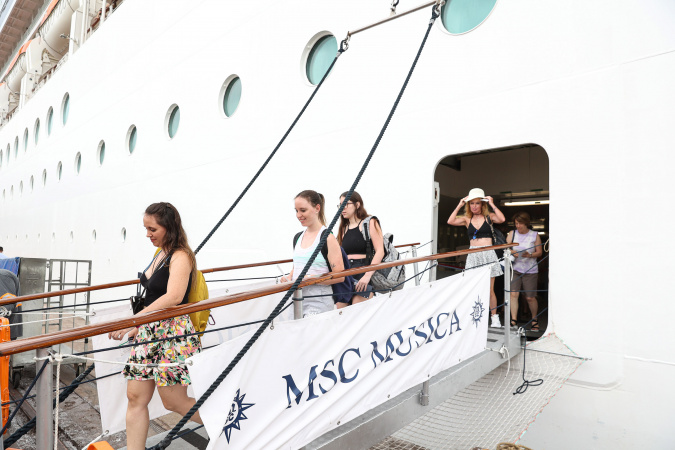 Navio MSC Musica atraca pela primeira vez em Paranaguá