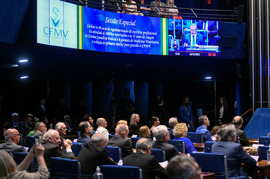 Painel exibe presidente e requerente desta sessão, senador Wellington Fagundes (PL-MT) conduzindo a sessão.