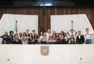 Em 2023, a Assembleia Legislativa recebeu 131 grupos de visitantes, em sua maioria estudantes do ensino médio e universitários de Santa Catarina, Espírito Santo e 41 diferentes municípios do Paraná, contabilizando 4.156 visitantes.