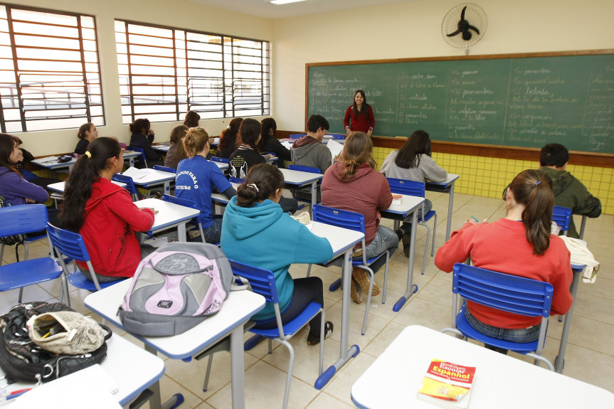 Legislações abordam temas que vão da aquisição do material escolar, peso das mochilas, merenda instituições de ensino, entre outros.