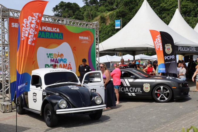 Cães, carros e equipamentos: exposições das polícias chamam atenção de turistas no Litoral