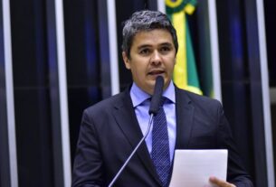 Deputado Diego Garcia (Republicanos-PR) fala no Plenário da Câmara dos Deputados