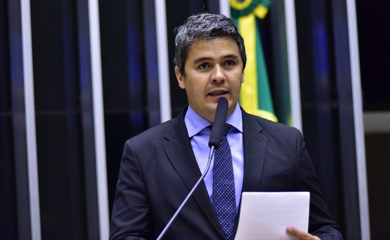 Deputado Diego Garcia (Republicanos-PR) fala no Plenário da Câmara dos Deputados