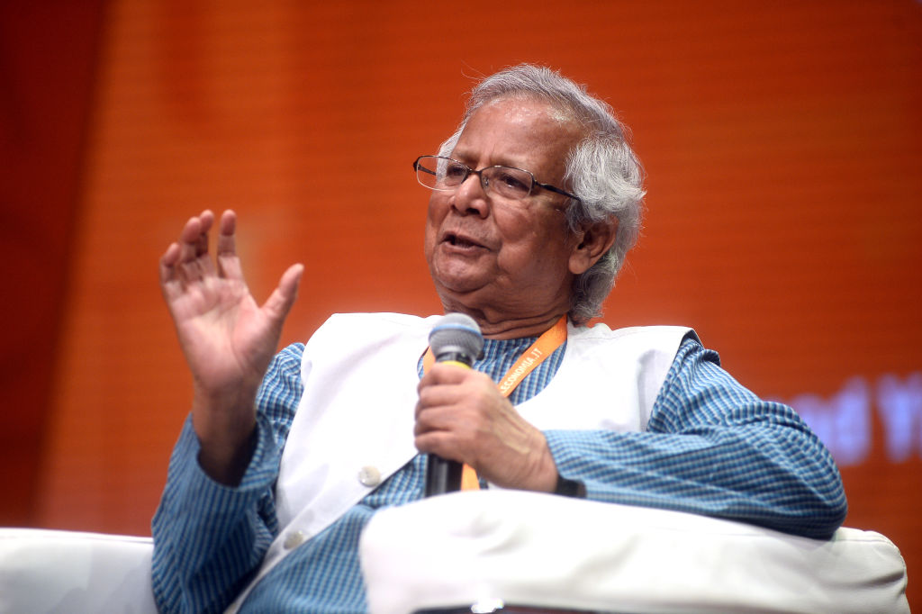 Nobel da Paz Muhammad Yunus é condenado a prisão em caso de violação trabalhista