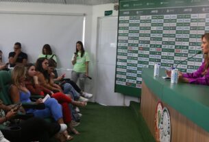 Palmeiras anuncia Abel Ferreira até 2025 em coletiva só para mulheres