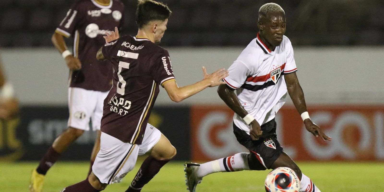 São Paulo vence Ferroviária e mantém vivo sonho do penta na Copinha