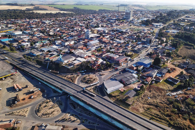 77% dos municípios do Paraná tiveram saldo positivo na geração de empregos em 2023