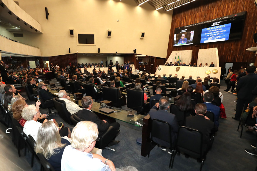 Solenidade lotou o Plenário da Assembleia Legislativa na noite desta quarta-feira (21).