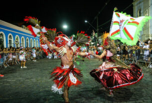 Para que os paranaenses possam aproveitar o feriado na sua plenitude, diversas leis aprovadas pela Assembleia Legislativa garantem e orientam os foliões para que possam desfrutar da sua viagem, passeio e alimentação com todas as garantias do bom atendimento em serviços e produtos.