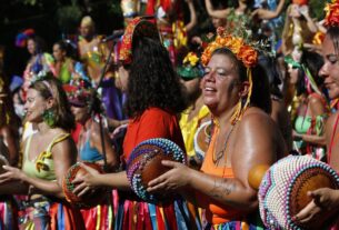 Bloco da Terreirada reúne no Rio famílias e foliões criativos