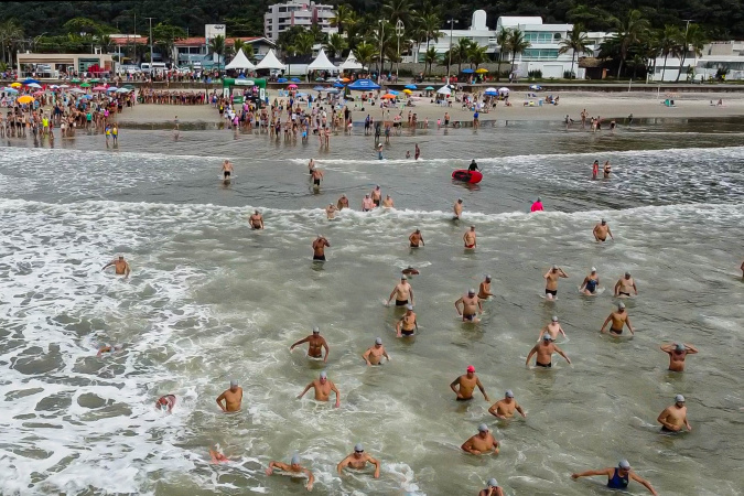 Circuito Paranaense de Águas Abertas reúne 450 atletas na Praia Central de Guaratuba