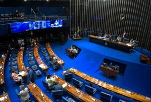 Em discurso, à tribuna, senador Izalci Lucas (PSDB-DF).