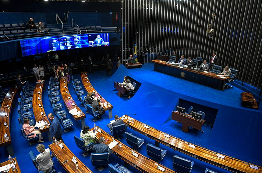 Em discurso, à tribuna, senador Izalci Lucas (PSDB-DF).