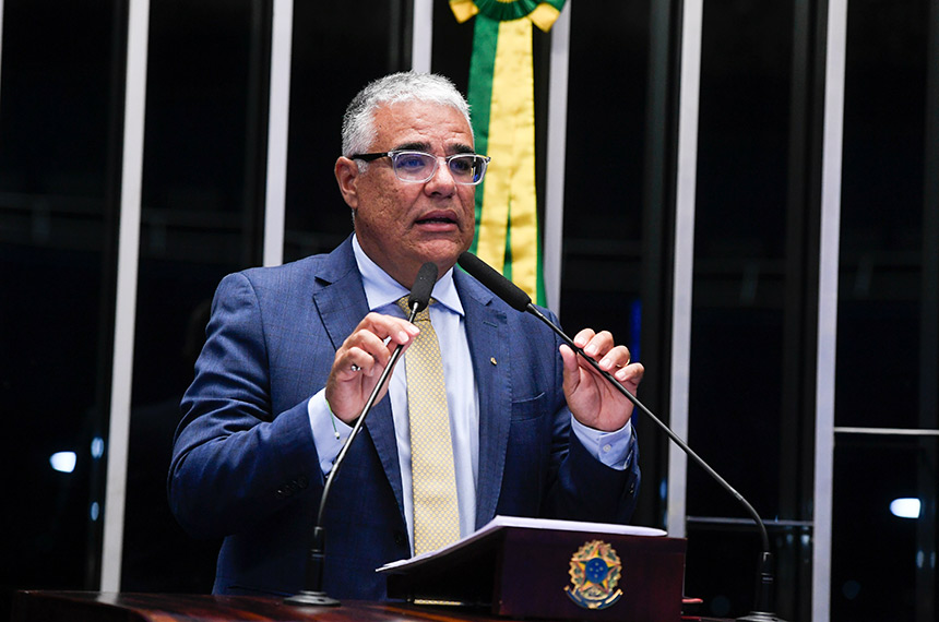 Em discurso, à tribuna, senador Eduardo Girão (Novo-CE).