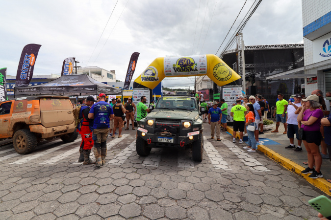 Rally Transparaná 2024 encerra com chegada emocionante em Guaratuba