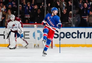 The Playoffs » Em jogo de líderes de divisões, Rangers vencem Avalanche no OT