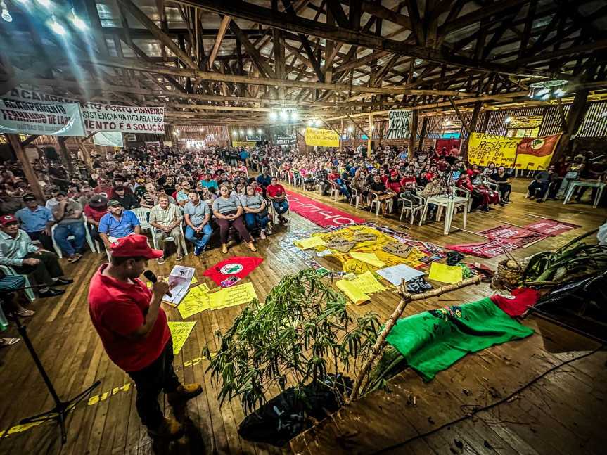 Durante o encontro, proposto pela Comissão de Direitos Humanos e Cidadania (CDHC) da Assembleia Legislativa presidida pelo deputado Professor Lemos (PT), os participantes debateram e apresentaram propostas para concretizar a reforma agrária na região, localidade de maior concentração de trabalhadores sem terra que vivem em acampamentos.