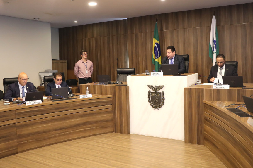 Reunião ocorreu no início da tarde desta terça-feira (26).