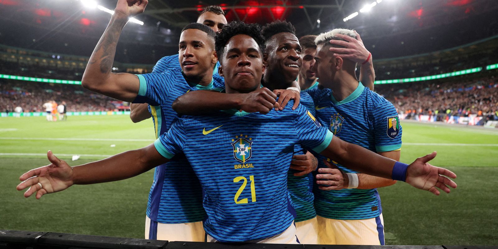 Brasil vence Inglaterra por 1x0 na estreia de Dorival Júnior