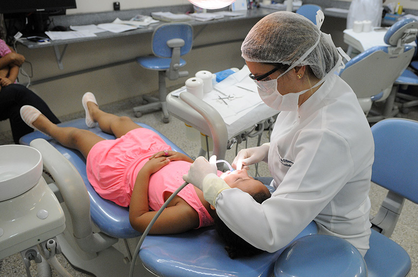 CAE debate aumento no salário mínimo de médicos e cirurgiões-dentistas — Senado Notícias