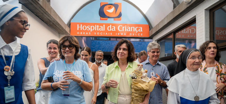 Em Salvador, ministra Nísia Trindade visita instituições referência do SUS e reforça combate à dengue — Agência Gov