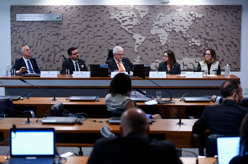 Especialistas defendem integração, vacinas e tecnologia no combate à dengue — Senado Notícias