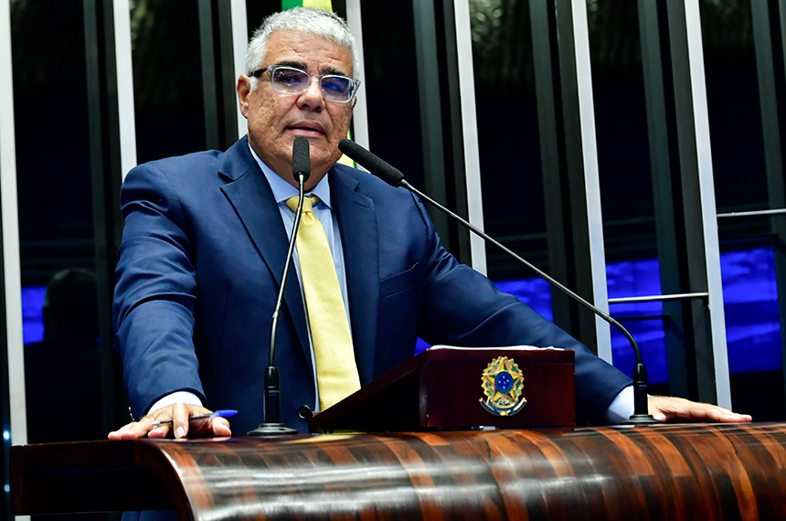 Em discurso, à tribuna, senador Eduardo Girão (Novo-CE).