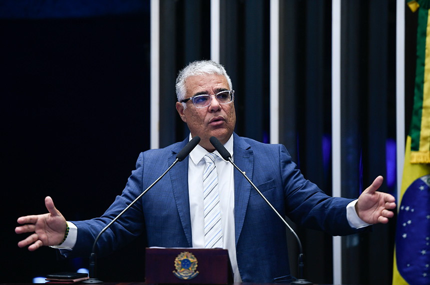 Em discurso, à tribuna, senador Eduardo Girão (Novo-CE).