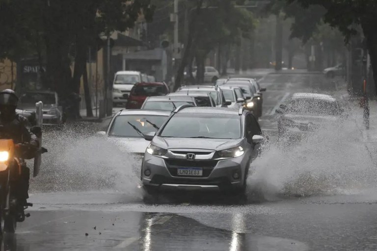 Governo reconhece situação de emergência em municípios de dez estados por conta das fortes chuvas — Agência Gov