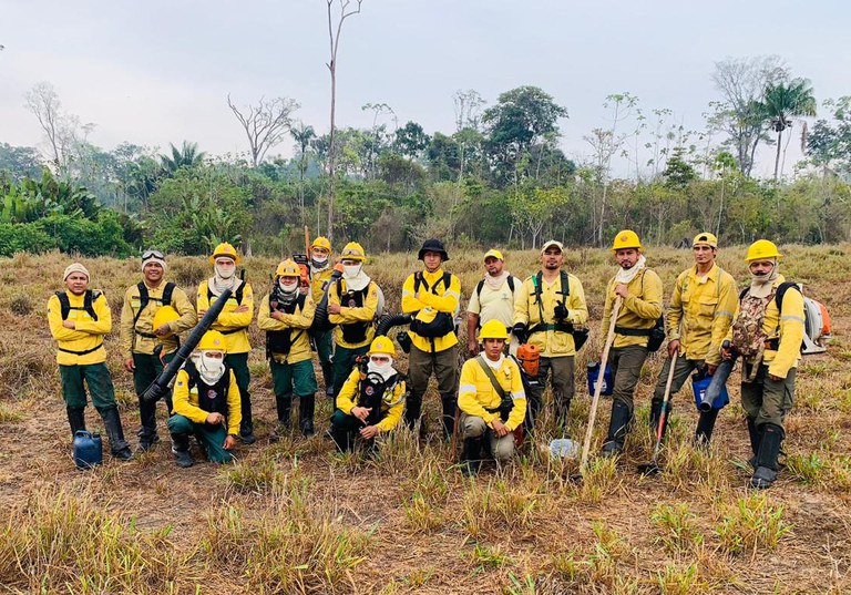 Mais de 340 servidores federais combatem incêndios florestais em Roraima — Agência Gov