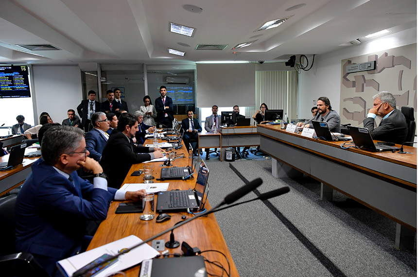 Oposição critica abordagem da PF a português antes de ato pró-Bolsonaro — Senado Notícias