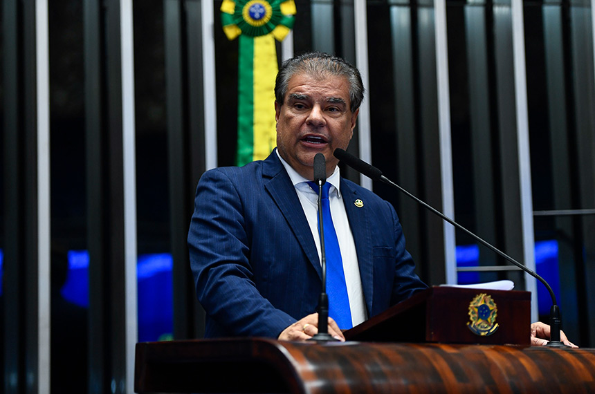 À tribuna, em discurso,  senador Nelsinho Trad (PSD-MS).