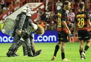 Sport vence Náutico em clássico marcado por briga feia de torcida com a polícia