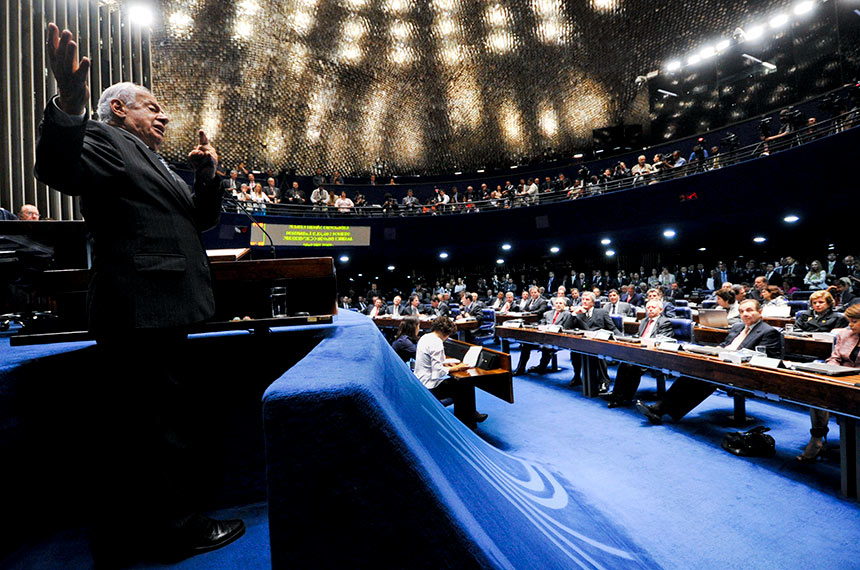 um franciscano mordaz na tribuna do Senado — Senado Notícias