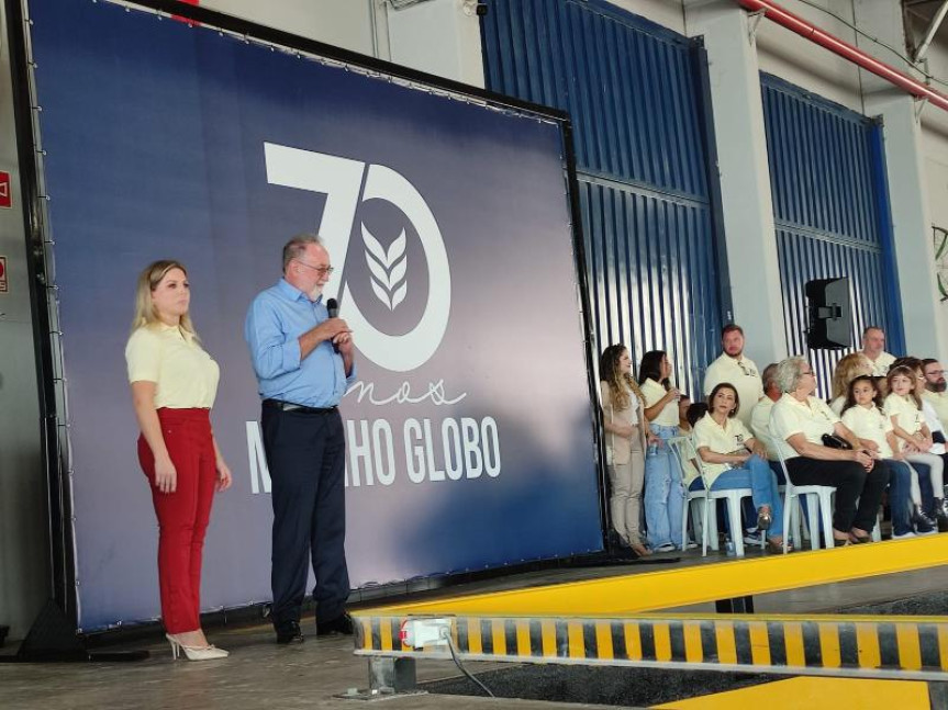 O deputado estadual Tercilio Turini, que propôs a homenagem juntamente com outros parlamentares, participou do evento festivo na sede da empresa.