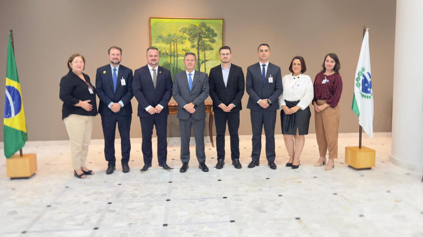 Reunião ocorreu na manhã desta segunda-feira (8).