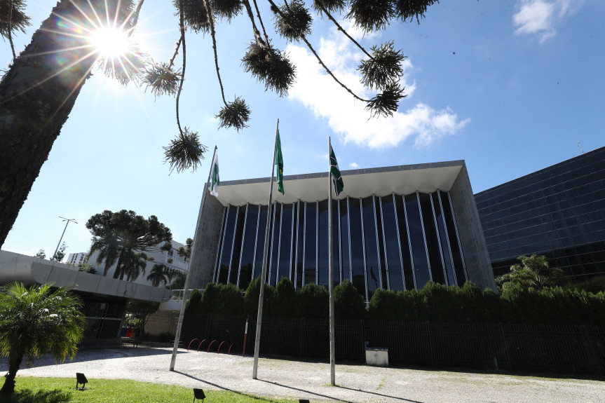 A criação do Programa Estadual de Incentivo à Realização do Exame Cariótipo em Recém-nascidos com Síndrome de Down (t-21), começa a ser discutido no Plenário da Assembleia Legislativa do Paraná, na sessão plenária de segunda-feira (22).